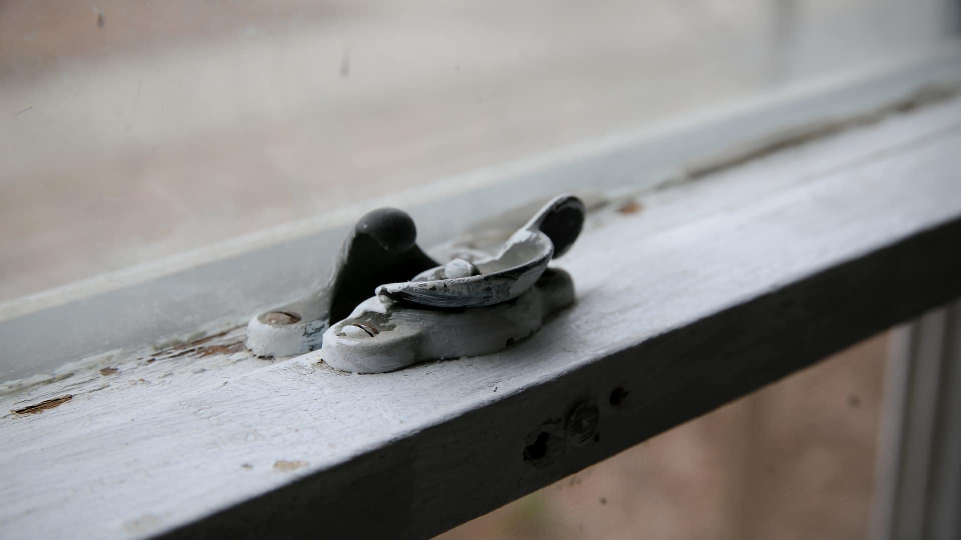 Difficulty Opening or Closing Windows Window Installation & Replacement Services Schoenherr Roofing Michigan